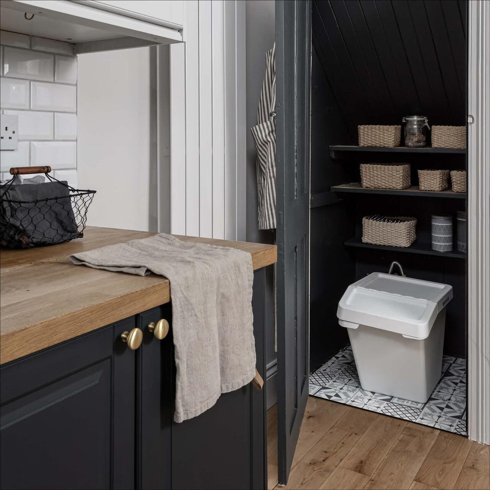 - Rust - Oleum Kitchen Cupboard Paint Black Sand 750ml - CHA303 - Decor Warehouse