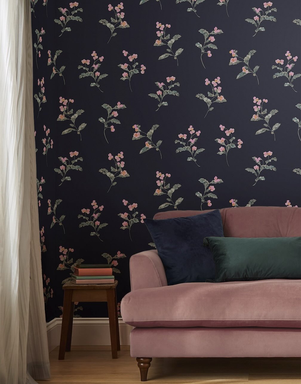 Joules Swanton Floral Midnight Navy wallpaper