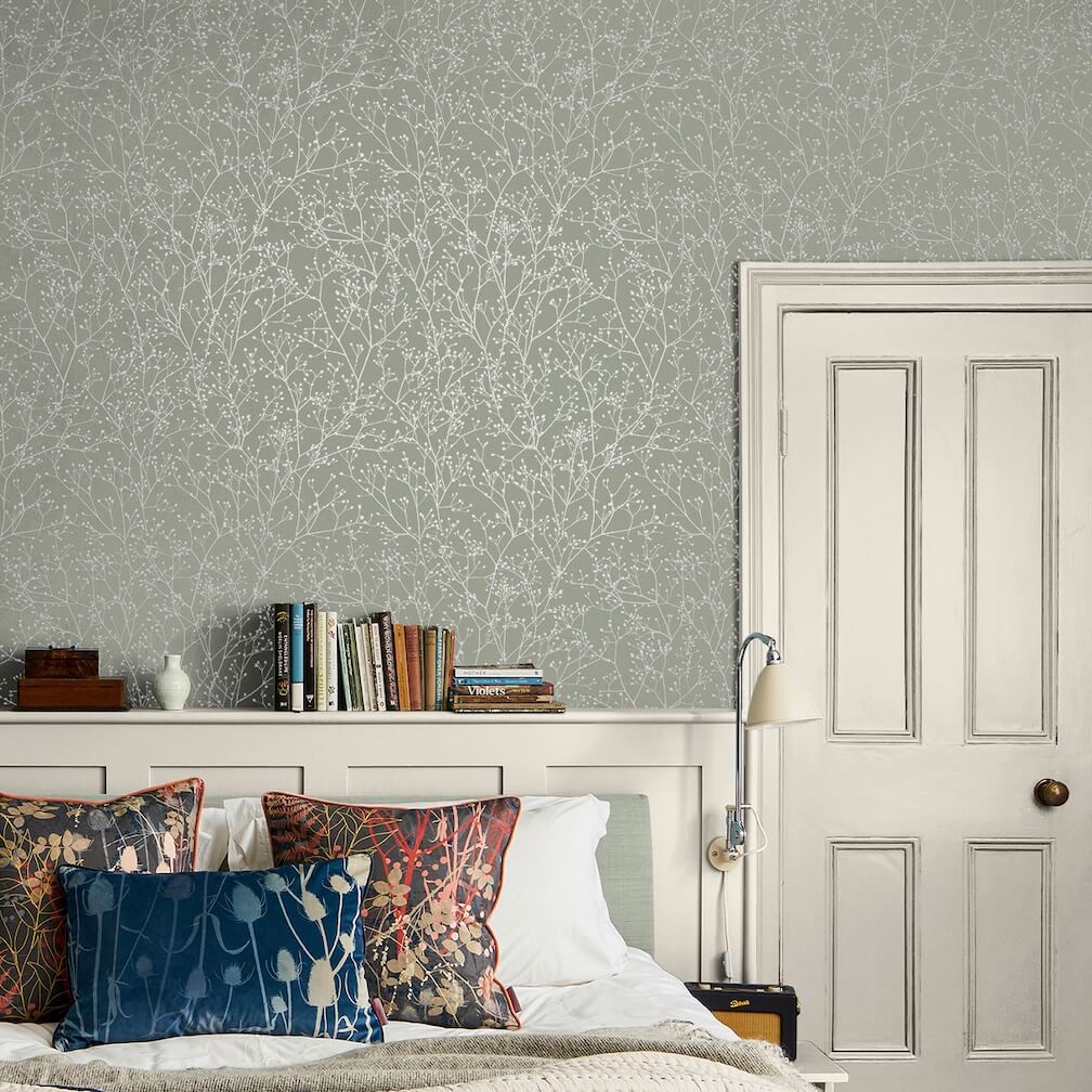 Clarissa Hulse Gypsophila Spring Green & Silver Wallpaper
