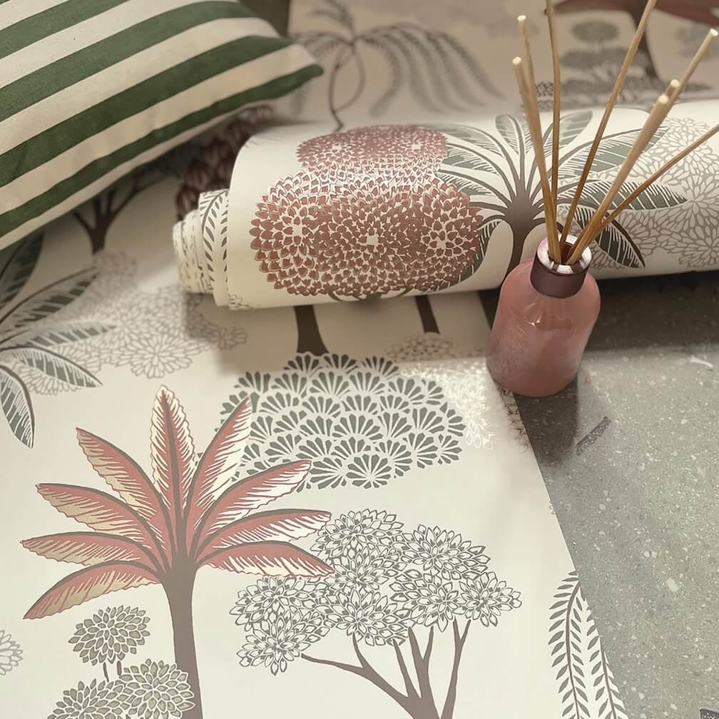 Belgravia Akiko Floral Pink / Green Wallpaper - 2333