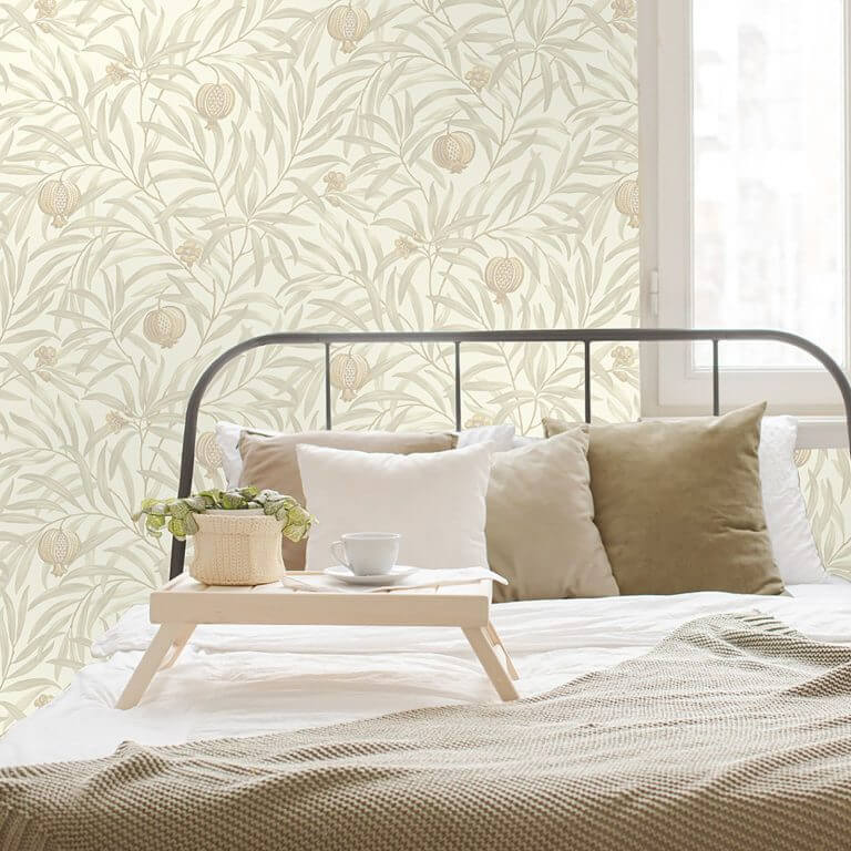 Belgravia Pomegranate Cream & White Wallpaper - 9610
