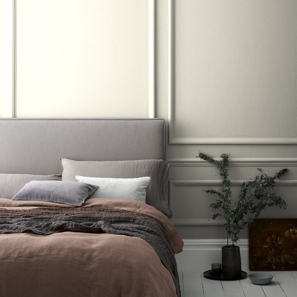 Crown Crafted Collectors White Flat Matt Paint - 5096104