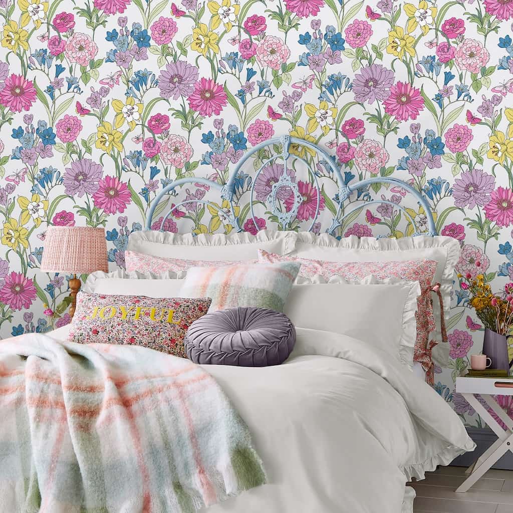 - Laura Ashley Gilly Multi Wallpaper - 119846 - Decor Warehouse