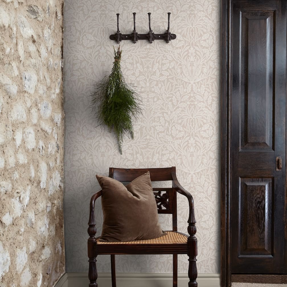 William Morris Acorn Hessian Wallpaper - 140491