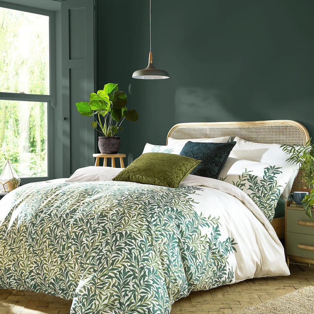 - William Morris At Home Gallery Emulsion Forest Tapestry 2.5L - 124318 - Decor Warehouse