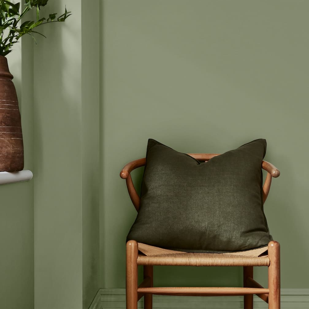 - William Morris At Home Gallery Emulsion Sauntered Leaf 2.5L - 124315 - Decor Warehouse