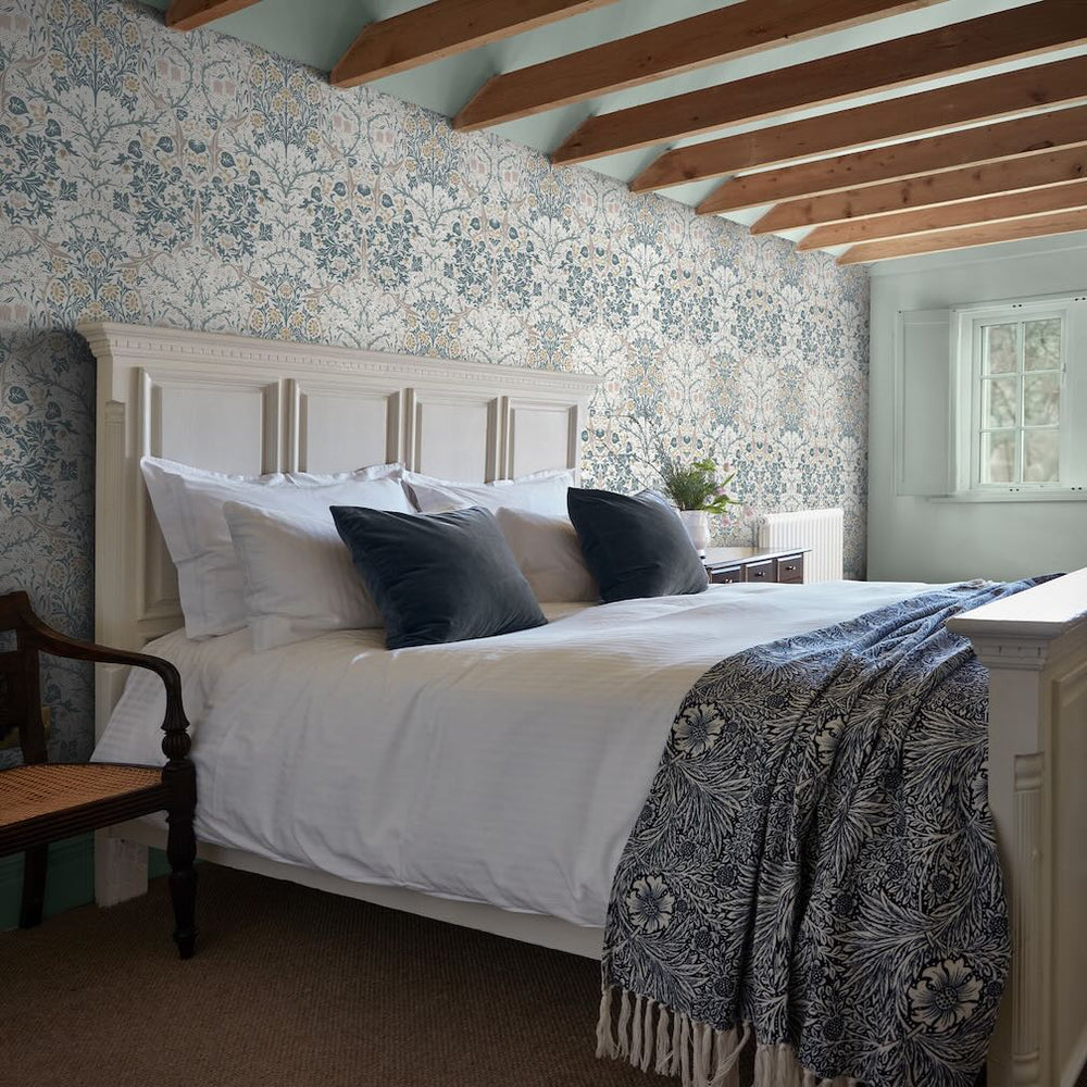 William Morris Blackthorn Daydream Wallpaper - 140505