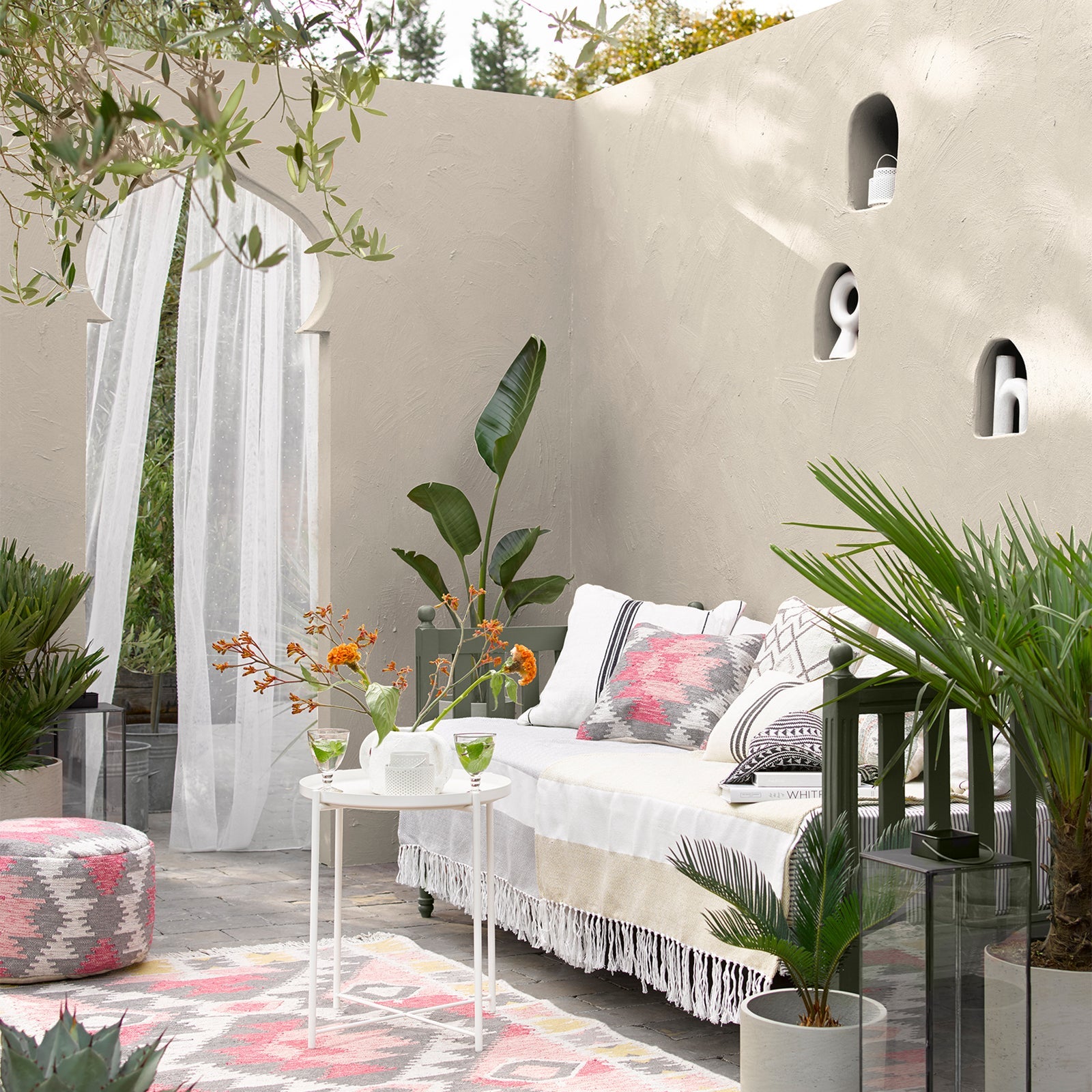 Sandtex Microseal Smooth Masonry Paint Sandblast . image of Back graden walls painted in sandtex masonry sandblast